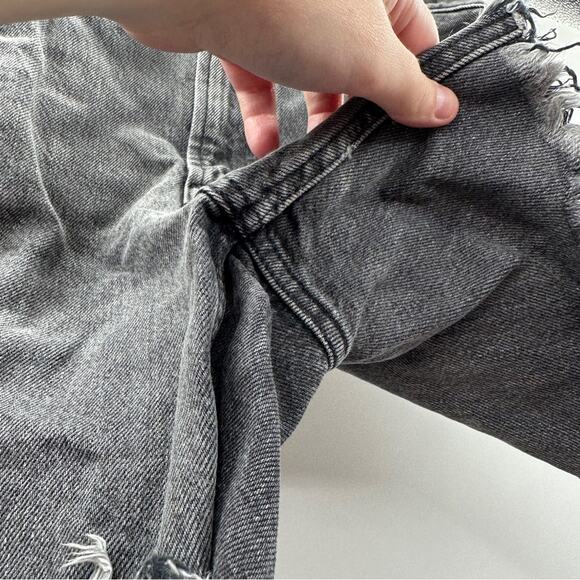 Everlane Gray Charcoal Wash Raw Hem Mid Rise Denim Jean Shorts Size 27 - Picture 3 of 9